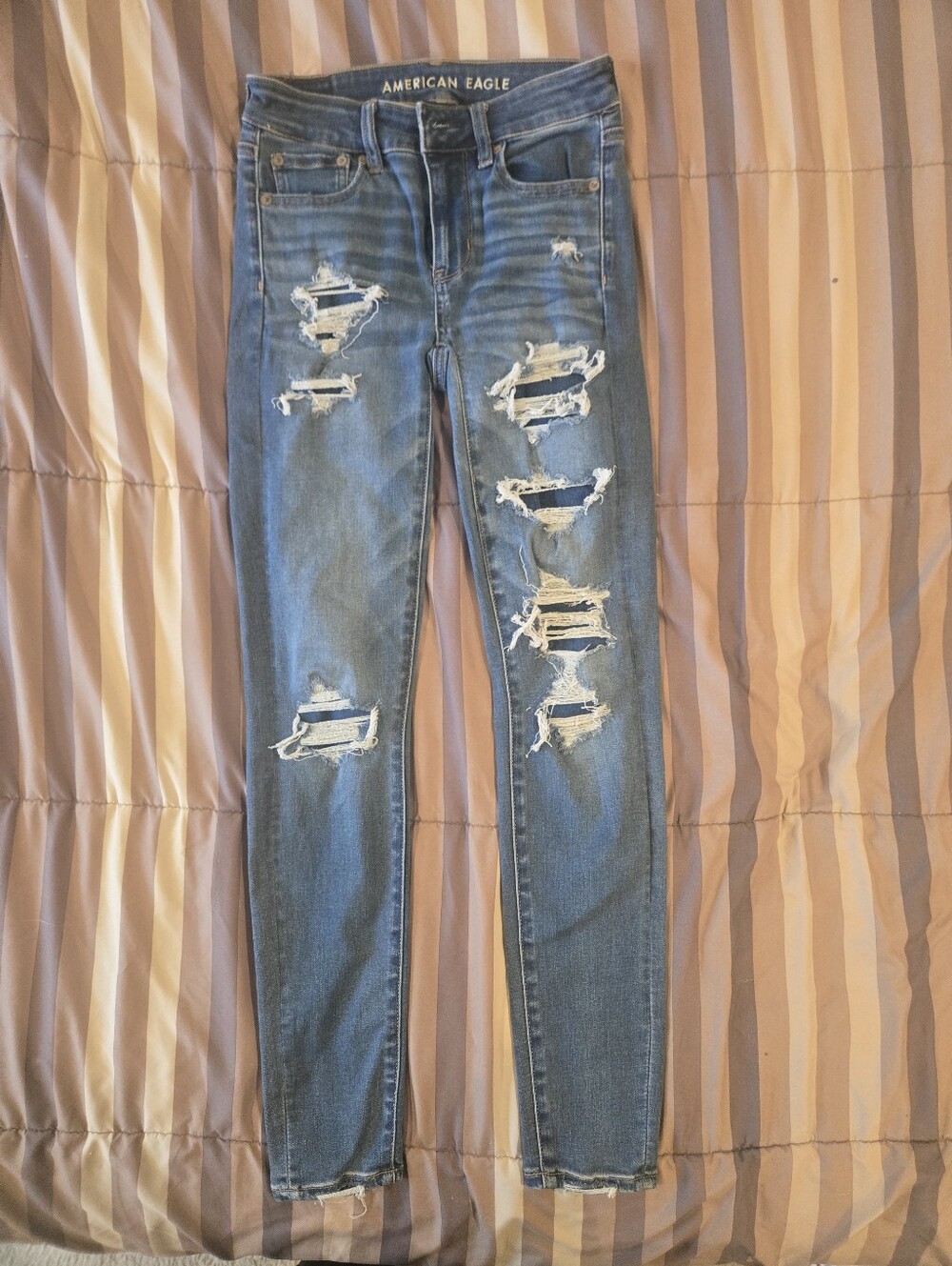 American Eagle Outfitters Ripped Skinny Jeans - Medium Blue Wash Size 00